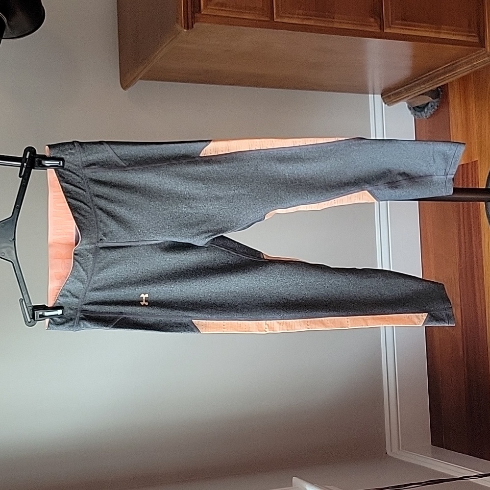 Under Armour compression capri leggings  size med